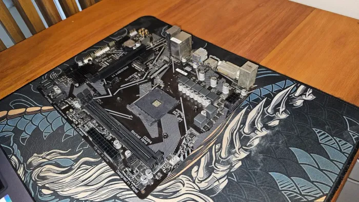 Gigabyte A520M H com defeito ? não liga