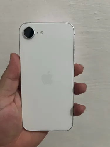 iPhone 16e
