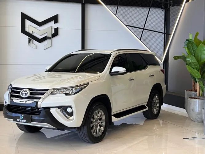 Toyota Hilux SW4 SRX 4X4 2.8 TDI 16V Dies. Aut. 2017