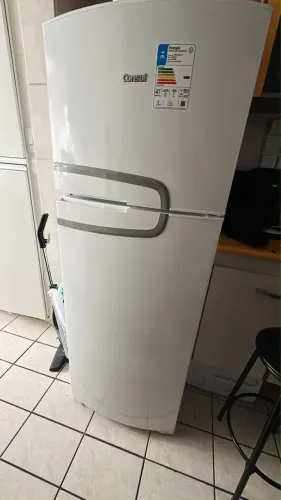 Vendo geladeira semi nova! 