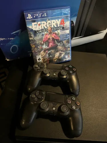 Ps4 Pro, 1 TB , todos os cabos ,  2 controles , 1 jogo mídia física, Farcray 4.