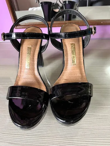 Vendo Sandália e Sapato n36 em perfeito estado por R$50,00 cada