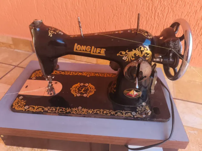 Vendo máquina de costura elétrica