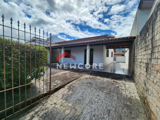 Casa em Avenida Bahia - Indaiá - Caraguatatuba/SP