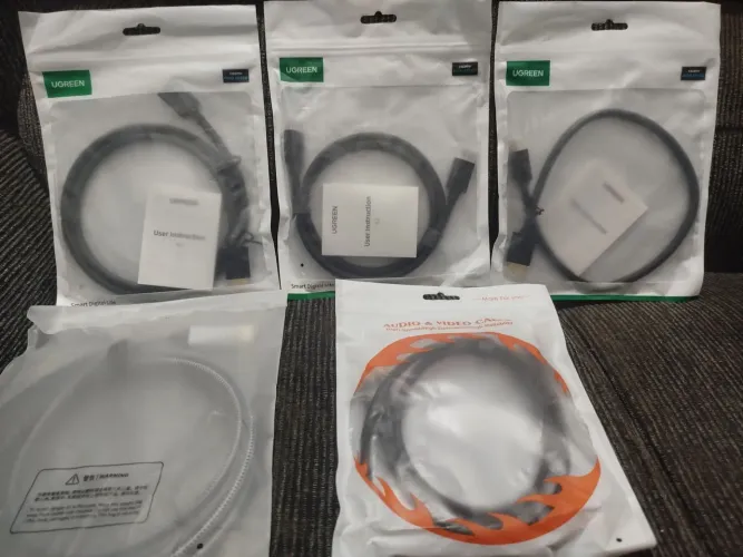 Três cabos hdmi e 1 DisplayPort, novos. 