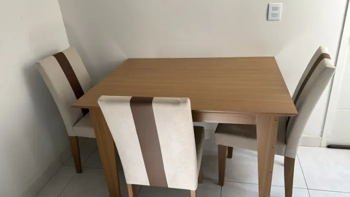 Mesa de Jantar com 4 cadeiras