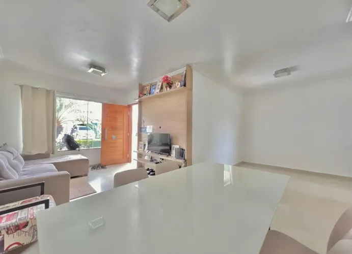 Casa 210m² no Greenville Exclusive | 4 Quartos | 2 Suítes | Condomínio Clube