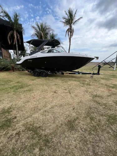 FOCKER 255 GTO - Embarcação com Som Premium