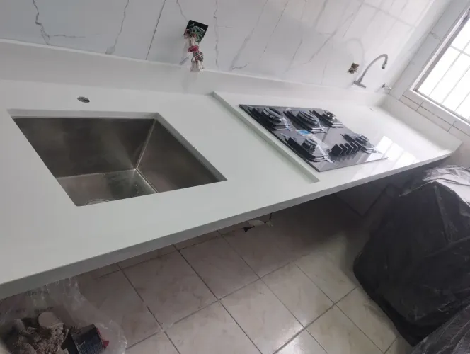 Bancada em mármore e granito