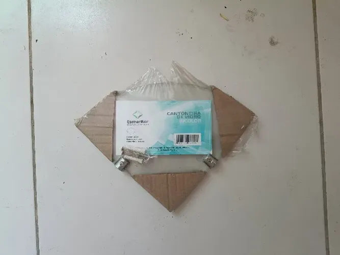 Cantoneira de vidro para banheiro
