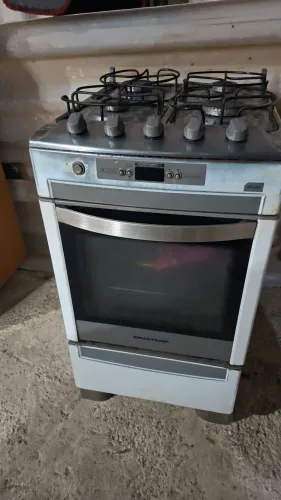 Vendo fogão 4 bocas brastemp funciona tudo com clic e tudo sem a tampa de vidro 230 reais 