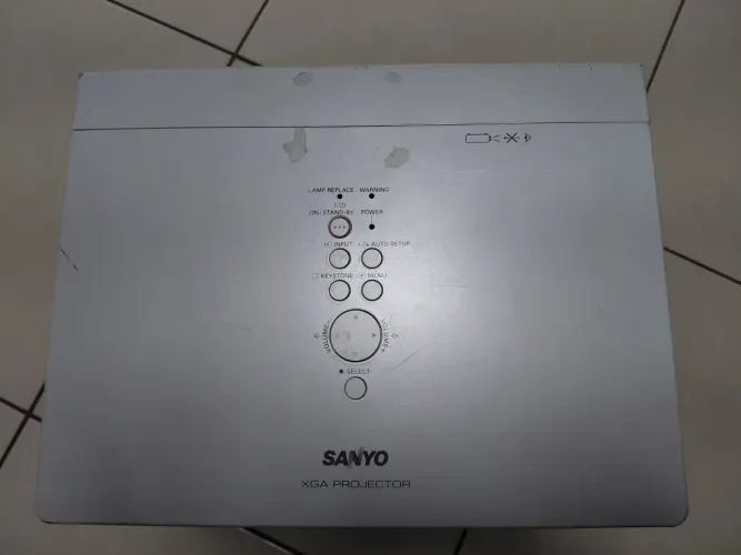 Projetor em perfeito funcionamento 