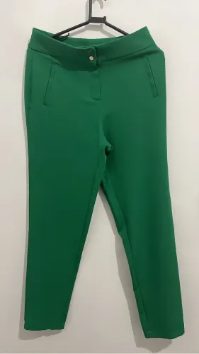 Calça verde folha 38