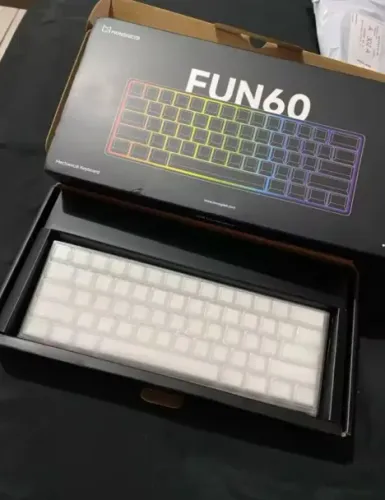 Teclado Magnético AKKO MonsGeek FUN60 Max + Cabo Coil