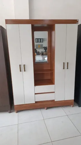 Guarda roupa casal com espelho promo imperdível e com entrega e montagem grátis aproveite