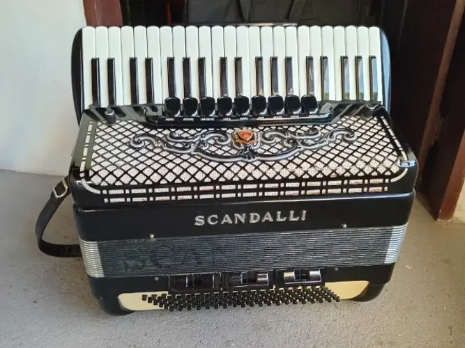 Acordeon/sanfona scandalli super iv
