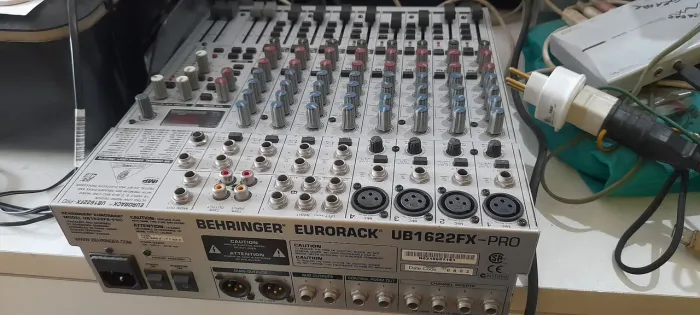 Mesa de som Behringer Eurorack