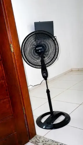 Estou vendendo um ventilador e um ferro de passar roupas voltagem 220