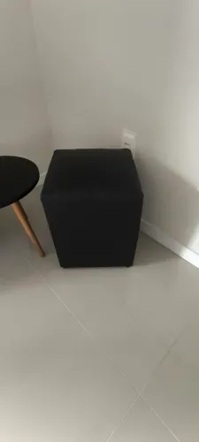 Puffs e mesinha de sala