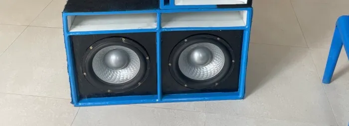Vendo 1 uxp 2+2 com caixote