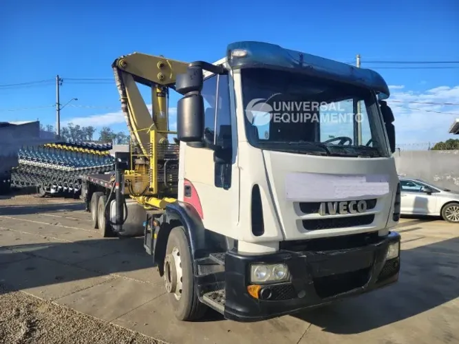 Caminhão Iveco tector 240e22  munck argos. 43.0