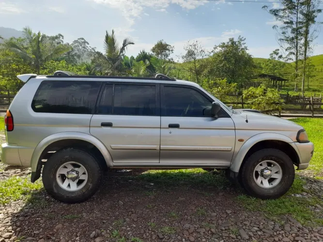 Mitsubishi Pajero Sport 2.8 4X4 Diesel Mec. 2000