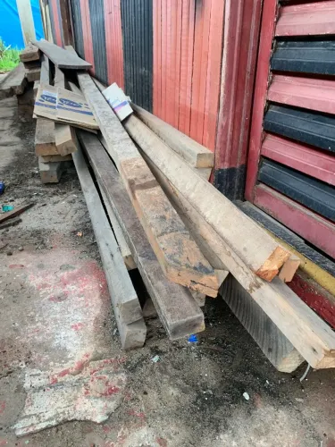 Madeira para cobertura de casas e garagens