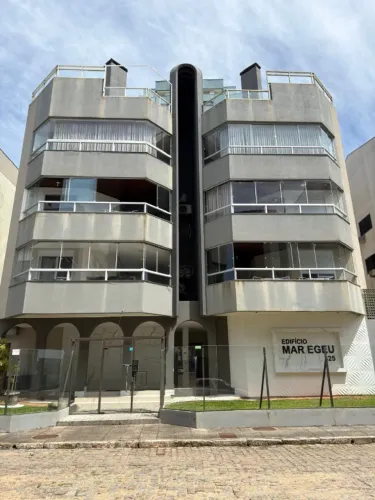 Apartamento no Mar Grosso, Laguna. 3 quartos, quadra mar.