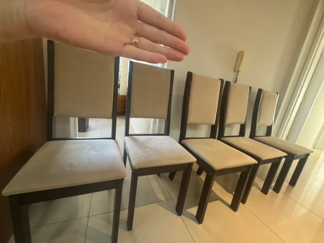 Mesa com 5 cadeiras