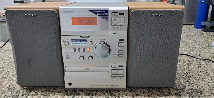 Aparelho de som Sony CD fita e rádio. 