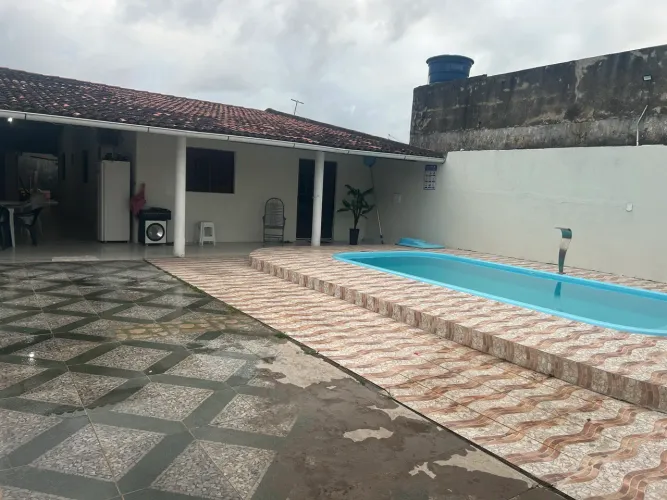 Alugo casa por temporada na Massagueira.