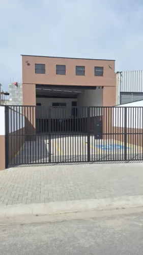 Imóvel para aluguel tem 190 metros quadrados em Residencial Parque dos Sinos - Jacareí - S