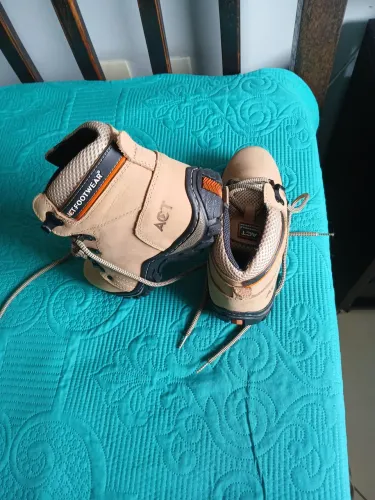 Bota de trabalho ou pra trilha