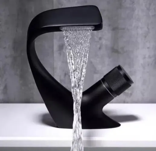 TORNEIRA MONOCOMANDO CURVADA BANHEIRO CASCATA