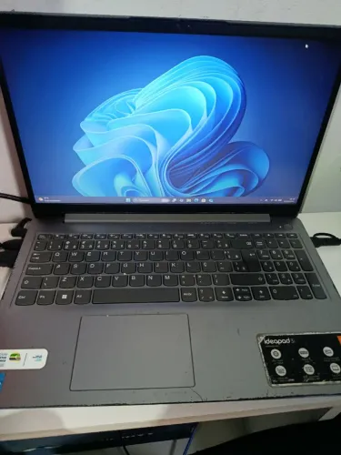Lenovo 3i core i3 256GB SSD