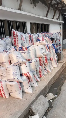 Areia ensacada 1,5 lata em cada saco