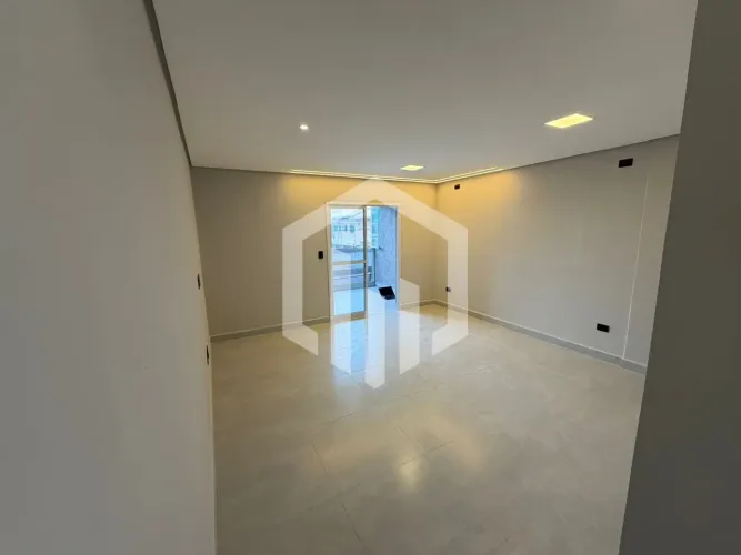Casa em condomínio com 3 quartos e suíte em Caiçara, Praia Grande, por R$570.000
