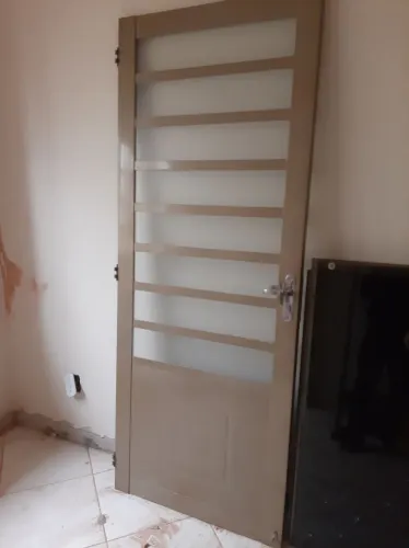 Porta Metálica com Vidro