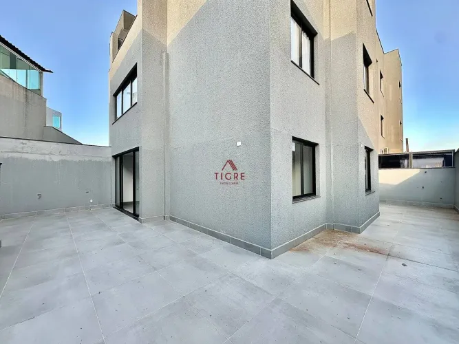 Apartamento com 3 Quartos à Venda, 176m²