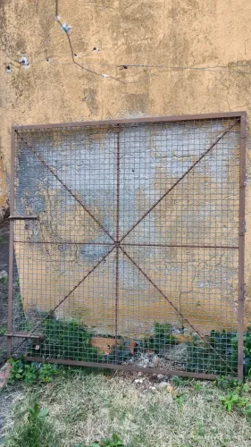 Vendo Portões de Ferro