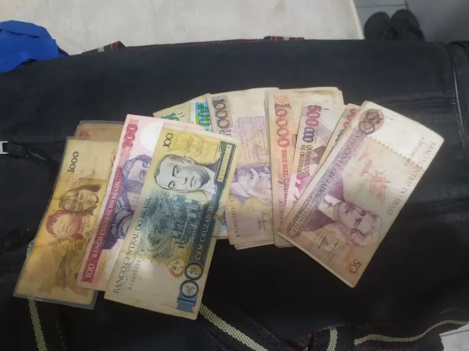 Moedas e cédulas antigas