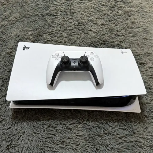 PlayStation 5 825gb + dualsense 5 com Control freak + Gran turismo 7 e baldurs Gate 3