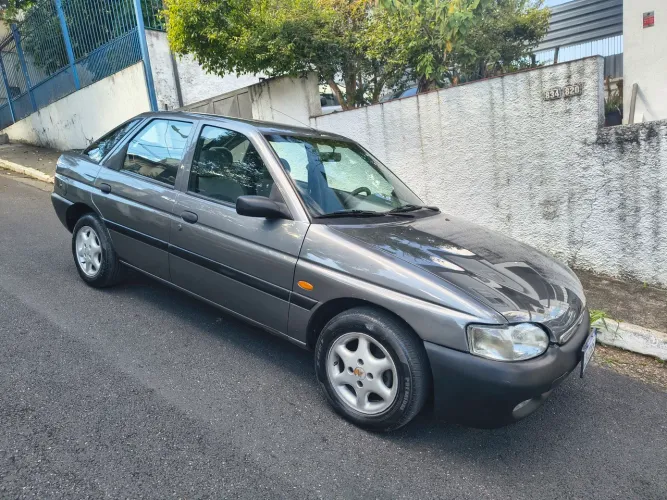 Ford Escort GLX 1.8i 16V 4P 2000