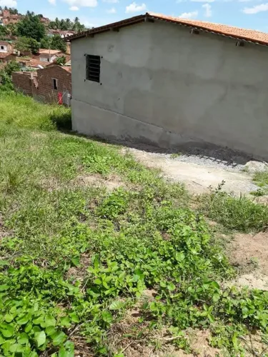 Vende-se terreno 8 metros de frente 18 de comprimento 
