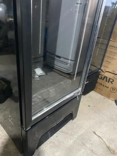Cervejeira / Expositora Vertical Metalfrio 576 Litros Optima All Black