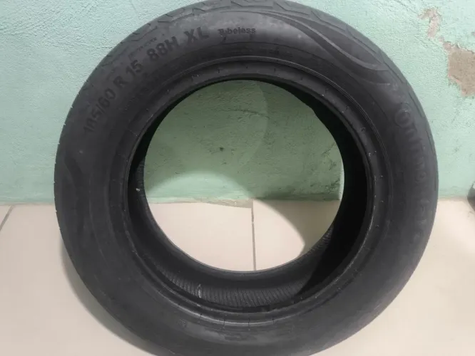 Pneu aro 15 semi novo