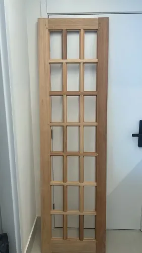 Título: Porta de Madeira Quadriculada VANIN 210 x 60 cm - Nova
