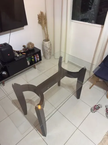 Mesa de Jantar com Tampo de Vidro