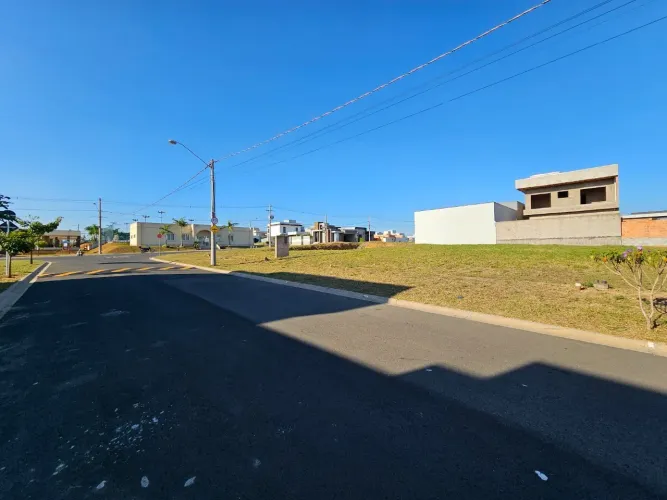 Venda de terreno em condomínio no bairro Monterrey em Monte Mor-SP com 250,00 m² de área.