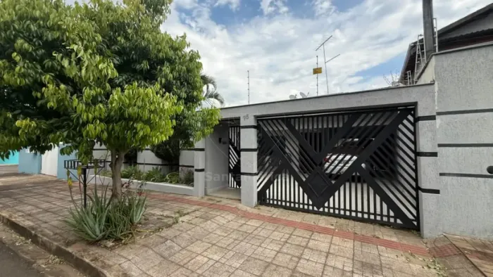 Casa à venda com 4 Suítes no Jardim Aragarça Região Leste de Londrina